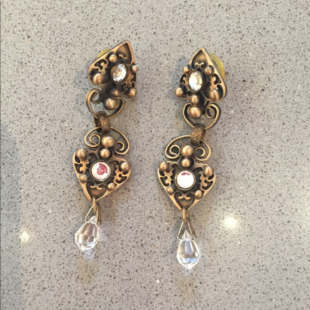 French drops, pierced earrings in gold metal